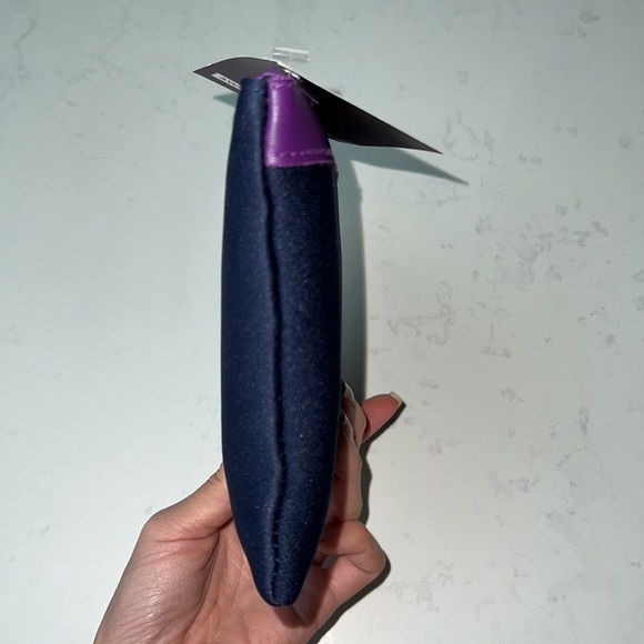 United Airlines x Away Travel Amenity Kit Blue Zip Spo Pouch Travel Bag Neoprene - Picture 6 of 7